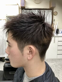 カットハウスマチダの写真/洗練されたカットでON/OFFに映えるスタイルを。珍しい昔ながらの自動開閉式シャンプー台が待っています。