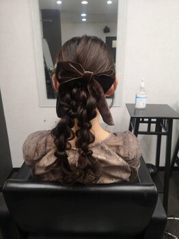 ヘアーデザイン リリー(HAIR DESIGN LiLy)の写真/可愛い＆崩れにくいとご好評！結婚式やライブなど特別な日はお任せください＊[ヘアセット¥3900～]