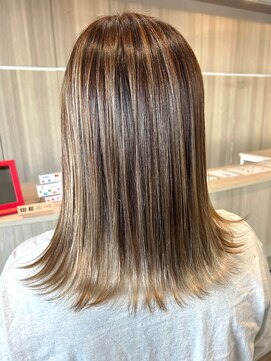 ラヴィエール(LAVIERE by R-EVOLUT) 白髪ぼかしハイライト マロンベージュ レイヤーカット 柏