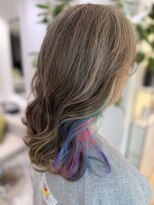 ステア ケース(stair case)&nbsp;色に年齢制限はあらず　白髪ぼかし×インナーカラー