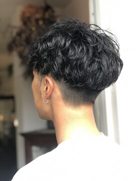 マニタリ(manitaria) 刈り上げうえパーマ