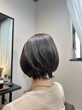 ワ ヘアー(wa-hair) 3白髪ぼかしハイライト×小顔ショートボブ×ミニウルフ髪質改善