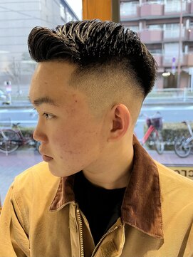 フリーク バーバーショップ 都島店(FREAK BARBER SHOP) サイドパートスキンフェード