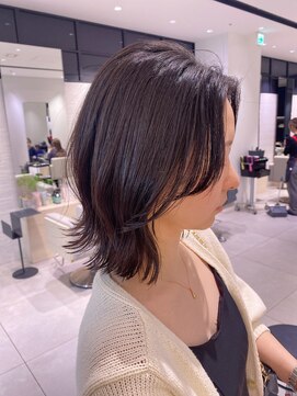 ステア ケース(stair case) 韓国ミディアムレイヤーカット顔まわり前髪カット髪質改善