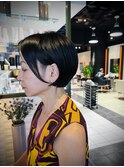 エッジの効いた大人のクール重めボブ