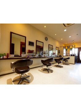 大人女性からの人気のサロン！髪や頭皮に優しい薬剤を使用し、艶感のある美髪を実現♪