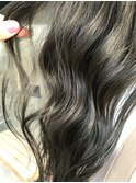 オリーブベージュ