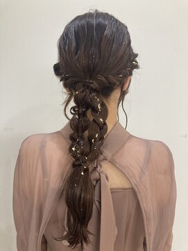 フェイバリットビューティシャルム(Favorite Beauty Charme) 編みおろしヘアアレンジ