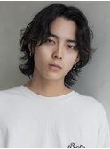 センターパートミディアム×ニュアンス波巻きパーマ