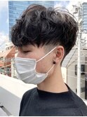ツイストスパイラルパーマセンターパートツーブロック刈り上げ