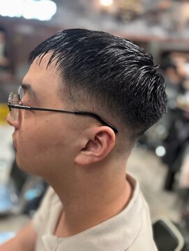 フォーコーナーズカットショップスリーセント 栄(FourCornersCutShop 3/cent) フェードショート