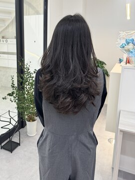 エブリ(evri) 「evri」ロングレイヤー　レイヤーカット　レイヤー　ワンカール