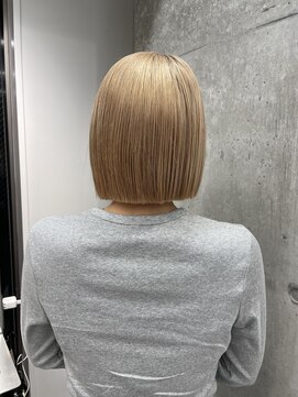 サンク 原宿 表参道(cinq) 切りっぱなしボブインナーカラーミルクティーベージュ