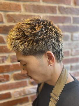 ミリオンバックス 神田店(Million Bucks) テーパーフェード[フェード/バーバー/メンズ/メンズカット/眉毛]