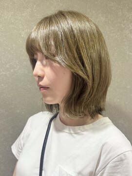 レイヤーボブ×オリーブベージュ