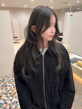 透明感オリーブベージュレイヤーカット