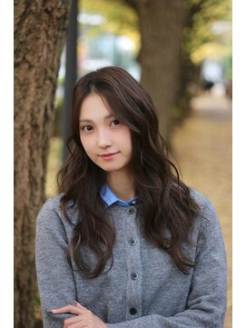 カジノ(CASINO) 韓国/ミディアムレイヤー/ウォームブラウン/くびれヘア