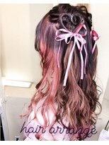 ミシェリー(misherry)&nbsp;小顔ロングヘアアレンジ韓国カールインナーカラーピンクチェリー