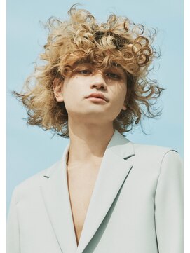 マグノリア オモテサンドウ(MAGNOLiA Omotesando) 強めパーマのかき上げサイドグラデーション