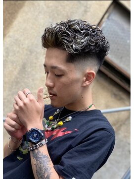 ドルクス 日本橋(Dorcus) 爆イケ宮城リョータ風パーマ！メンズハイライトホワイトメッシュ