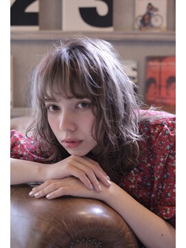 エイチ(H eitf) 透け感たっぷりアッシュベージュ