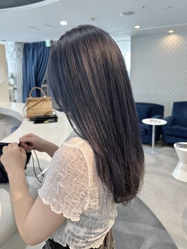 エアー 青山(AIR) ハイトーンカラーブルーグレーロングレイヤーカット