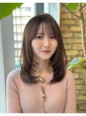 ワンカールでかわいいミディアムレイヤーと柔らかベージュ