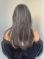 細めグレージュハイライトギャルにならない