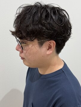 ヒュイル バイ ニアウ(Hwyl by Niau) メンズマッシュパーマルーズパーマシャドウパーマ刈り上げ