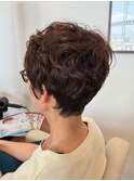 くせ毛を活かしたショートスタイル