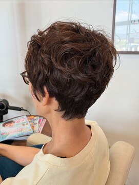 カルムヘアデザイン(Calme hair design) くせ毛を活かしたショートスタイル