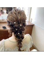 およばれヘアアレンジ　結婚式　パーティー　編みおろし