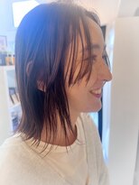 グリ(GURI)&nbsp;スリークなボリュームダウンしてくれるワンレングス