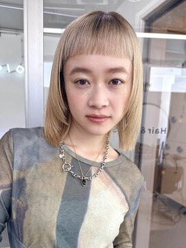 ヒビヲ(HIBIO) ショートボブハイトーンカラーミルクティーベージュダブルカラー