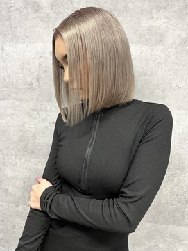 ルイス(L'wis) ぷつっと前下がりボブ×ブロンドヘア