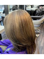 エノモト(ENOMOTO)&nbsp;白髪ぼかしハイライト透明感シルキーベージュ大人くびれミディ