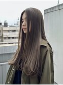 ロング　レイヤーカット　センターパート　透明感　ベージュ