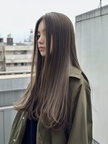 ジゼル 博多筑紫口店(GiseL)&nbsp;ロング　レイヤーカット　センターパート　透明感　ベージュ