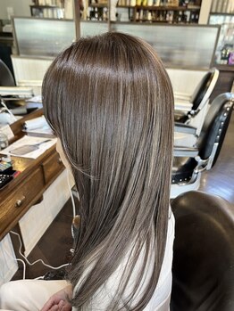 マリーチ(marichi)の写真/『白髪はしっかり隠すのではなく馴染ませて楽しむカラーリングへ』