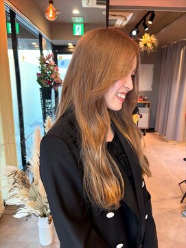 イロ(ilo) ブリーチ/ベージュカラー/ハイトーン/ロング