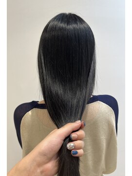 ケンジ 横須賀中央(KENJE) 光に透けるツヤ感ブルーブラック