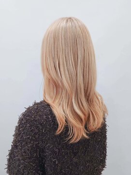 ジョルジュ サンク 戸田店(George Cinq) ホワイトミルクティーカラー