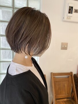 カウチ(Kauti) ショートボブ　ハイライトカラー