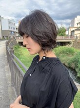 オフ(off)&nbsp;あごラインの切りっぱなしボブ