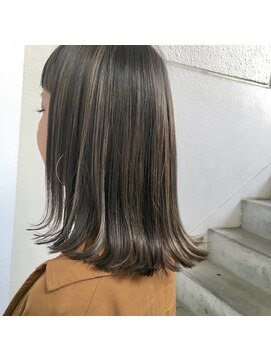 メルジーナ 浜松(MELGINA) 【MELGINA】コントラストたっぷりなハイライトミディ