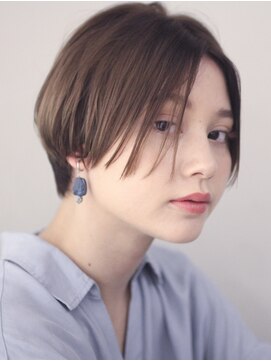 サーカス バイ ビュートリアム 青山(CIRCUS by BEAUTRIUM) 前髪なし　ショートヘア　ハンサムショート　センター分け　青山