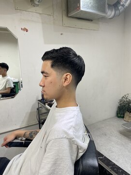 メリケンバーバーショップ フクオカ(MERICAN BARBERSHOP FUK) 波巻き束感ショートツーブロックマッシュアップバングコンマヘア