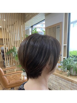 タリナ(Tarina) 襟足スッキリショート