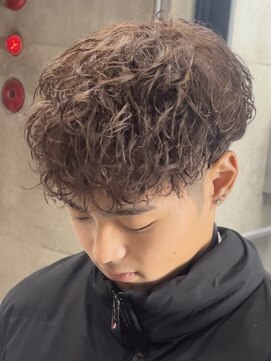 イーラ(era) 外国人スペインカール メンズ パーマ 眉カット