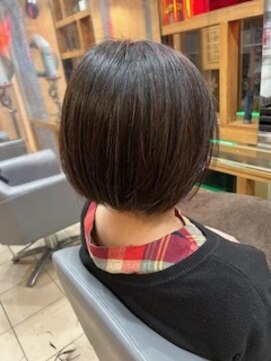 スタジオ アルファプラス 日暮里店(studio α+) ステップボーンカットカットボブショートハイライト白髪ぼかし